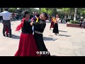 交谊舞快三《今夜无眠》歌欢快，旋律优美，姐妹配合默契流畅。