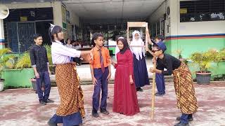 DRAMA MUSIKAL PUTRI SALJU DAN 7 KURCACI KELAS VIII-2