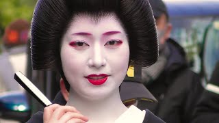 京都・祇園　真矢さん（芸妓）　襟替え　Maya(Geiko) , Gion, Kyoto