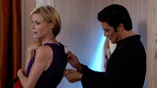 0012 Unzipping Julie Bowen in Modern Family (2011)