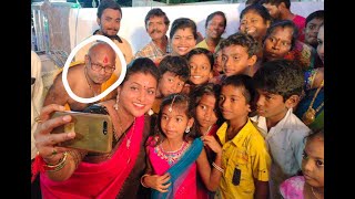 రోజాతో ఫోటో కోసం పిల్లాడిలా మారిన పంతులు  R K Roja Selfie Time