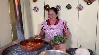 Pollo Con Verdolagas en Chile Rojo De Mi Rancho A Tu Cocina