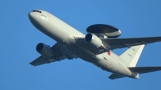 E-767主翼下から車輪が出る瞬間 AWACS(空中警戒管制機)503号機