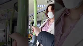 【中韩情侣日常】超甜蜜！公交车上，翩翩向我走来的韩国女友～今天又更爱她了