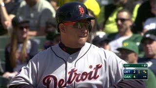 DET@OAK: Miggy's line-drive single scores Machado