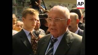 Former president Gorbachev lays wreath for coup anniversary