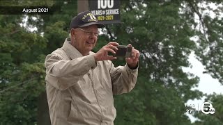 Veteran who captured the hearts of Clevelanders at the CLE script sign dies