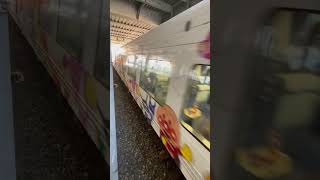 【油断してたら頭が切れた】アンパンマンラッピングの特急岡山駅を出発！