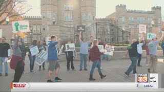 EIU AFSCME union ratifies new contract