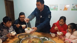 包立春买鱼回家，桃子姐做一盆酸菜鱼，鲜嫩美味，一家人吃爽了【蜀中桃子姐】