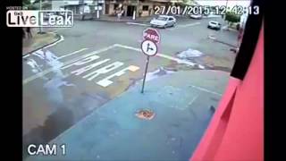 LiveLeak - Guy Attempts Wheelie Through Intersection - Motorcycle Sees Opportunity to Escape