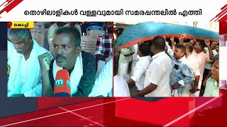 മുനമ്പം സമരത്തിന് ഐക്യദാർഢ്യം പ്രഖ്യാപിച്ച് മത്സ്യത്തൊഴിലാളികൾ; വള്ളവുമായി സമരപ്പന്തലിൽ എത്തി