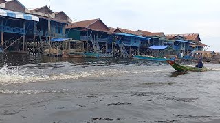 ท่องเที่ยว นั่งเรือชมทะเลสาบ ชมวิถีชีวิต หมู่บ้านกลางทะเลสาบ ที่กัมพูชา #ท่องเที่ยว