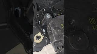 Kia sorento driver side servo motor actuator making noise/teeth jump