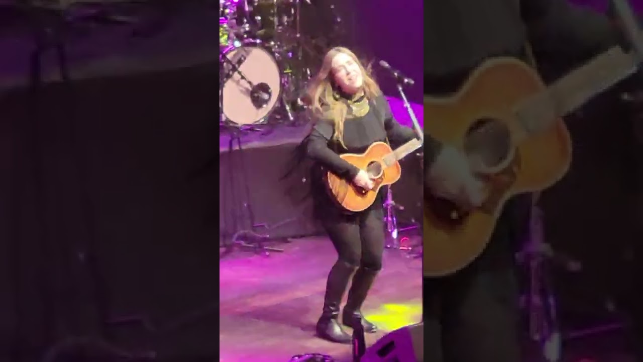 "Stompa" - Serena Ryder @ Massey Hall April 1, 2022 - YouTube