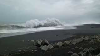 ２０１１年８月３１日　台風１１号で大しけ　静岡県静岡市の海岸_01