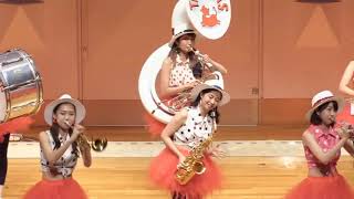 女子踊るブラスバンドTHE RED CATS／リーチアップ