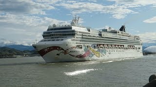 クルーズ 客船 ノルウェージャン・ジュエル Norwegian Jewel 沿岸流に逆らいながら入港 高知新港  2018.4