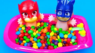 Satisfying ASMR l Rainbow Mixing Candy in Bathtub with Magic Kinetic Sand & M&M's Cutting