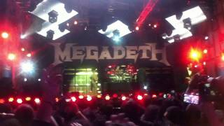 Megadeth Halloween 2011 performing Symphony of Destruction live!!