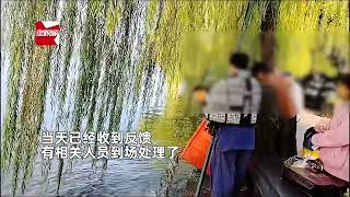 大爷大妈将大箱泥鳅倒入西湖放生，路人劝阻被骂脑子进水，景区,不允许