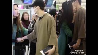 [Fancam] GOT7 Jackson with his Mommy spotted at Hong Kong Airport heading to Korea 161204