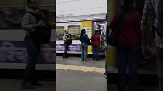 Kisi bhi railway station per aisi galti mat karna 😱#shorts #viralvideo #youtubeshorts #indianrailway