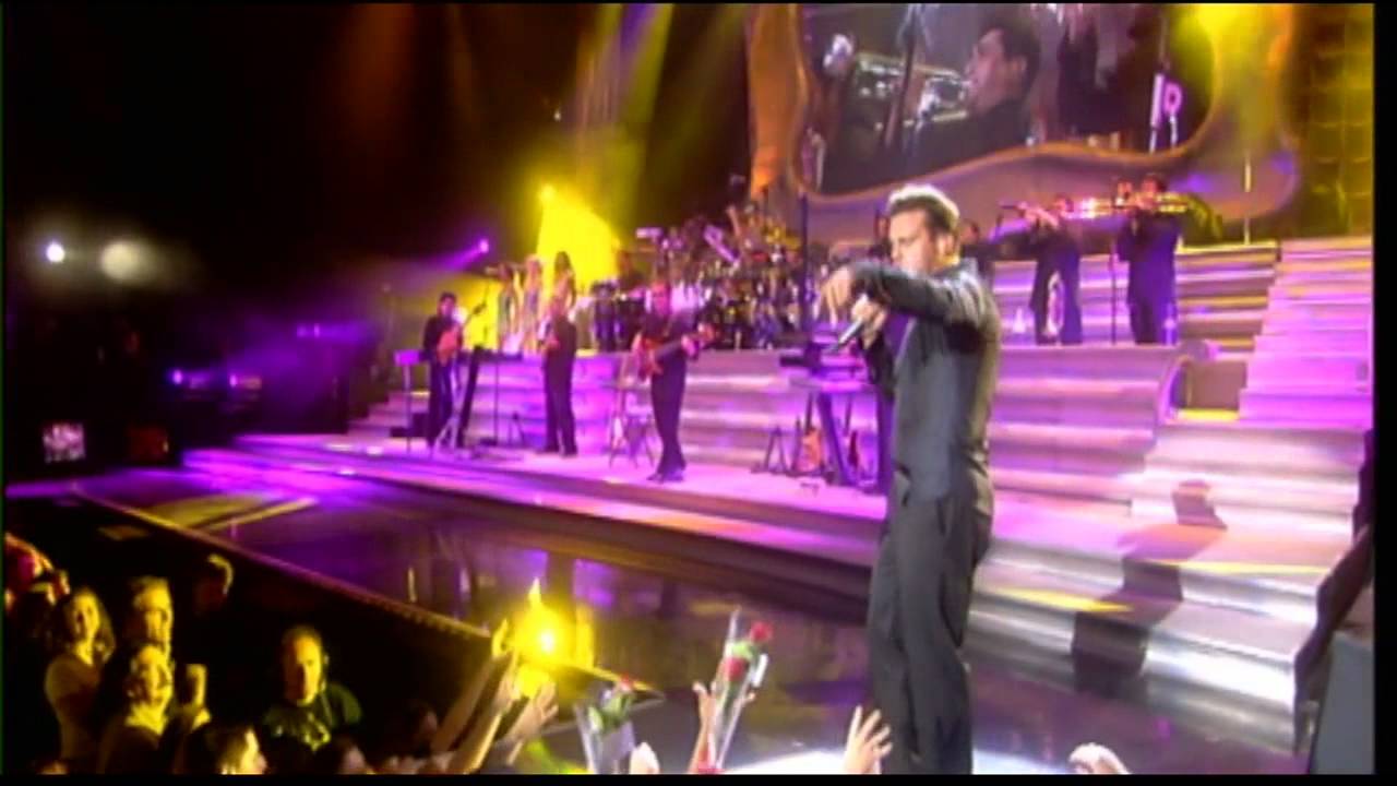 Como Es Posible Que A Mi Lado Luis Miguel En Vivo HQ - YouTube