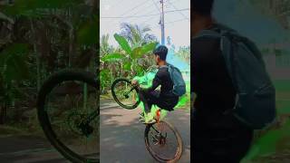 আমরা সাইকেল দিয়া রোড কাপায় 😎😎😎#shortvideo #automobile #يارب