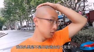 为了拍戏而剃光头的男人