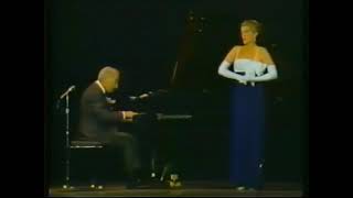 Pianista se asusta con cantante de ópera !