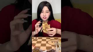 来啦姐妹们 谁吃过江米蒸糕呀 绝绝子 #美食vlog #vlog日常 #夜市里的烟火气 #今天吃什么 #美食