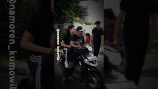 Mala naik motor, Mas Rakha jalan kaki.. Lagi beda lokasi syuting kah? #shorts