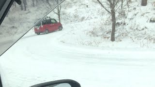 アサマ2000への山道でかなり雪積もってます！