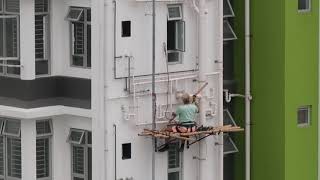 The Most Dangerous Jobs In The World 搭棚的藝術 Sky-high bamboo scaffolders in HK Spider Man 竹棚架 1