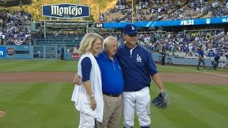 Dodgers legend Lasorda throws first pitch