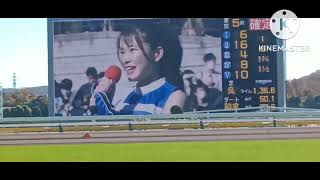 東京競馬場にプロ野球日本ハムファイターズ『ファイターズガール』登場　パドックで　きつねダンス