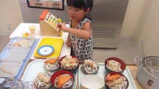 夏休み　おうどん屋さん ごっこ　子ども