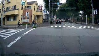 車道を走る自転車は特に信号を守りましょう（自転車の信号無視）