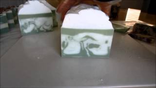 1127 Bath Boutique - Cutting Apple Breeze - Creamy Vegetable Glycerin Soap