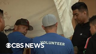 Volunteers help keep migrants alive in extreme heat