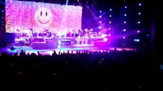 Barry Manilow - Can't Smile Without You (10/8/10)