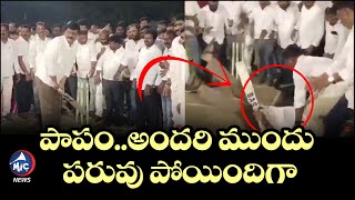 పాపం..అందరిముందు పరువు పోయిందిగా..Mynampally Hanumanth Rao Falls While Playing Cricket |Mic Tv News