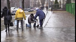 В травмпунктах наплыв пациентов с ушибами и переломами - 14.12.2020