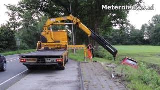 Auto de sloot in in Veendam