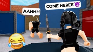 1V1ING my GIRLFRIEND in MM2.. 😂