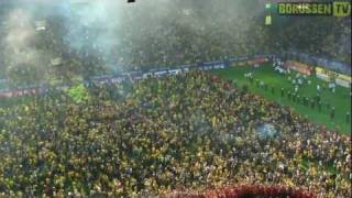 Platzsturm der BVB Fans bei der Meisterfeier von Borussia Dortmund - Deutscher Meister 2011 (HD)