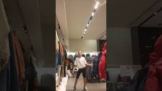 acel moment când ești la mall🥰