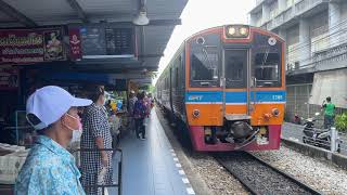 ขบวน 4343 เข้าสถานีรถไฟตลาดพลู