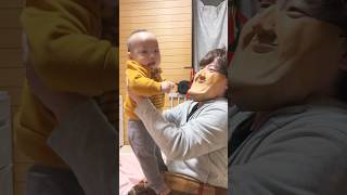 急に父のアゴが長くなってドン引きしてる双子の赤ちゃんたち👶👶💦生後9ヶ月